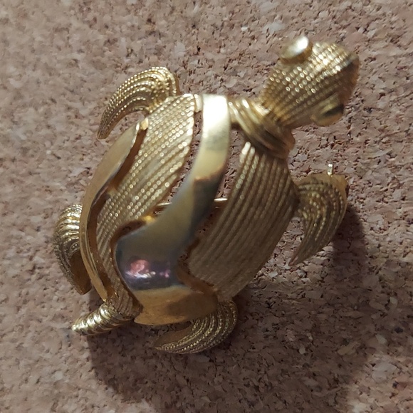 Vintage Crown Trifari Sea Turtle Brooch - Picture 5 of 8